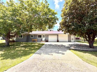 2106 Main St