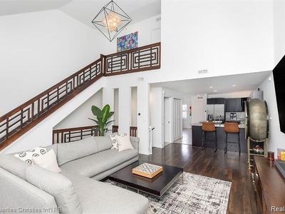 2662 Woodward Ave #64