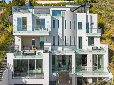 9459 Beverly Crest Dr