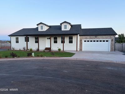2153 W Arrowhead Dr