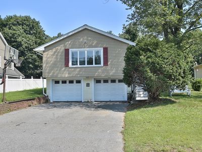 108 Lakeshore Dr