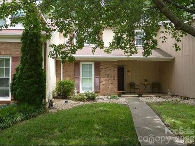 6805 Cabot Cres