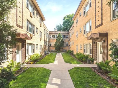 1819 W Touhy Ave APT 6