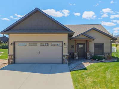 2220 Arrowhead Cir