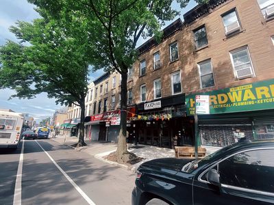 586 5th Ave