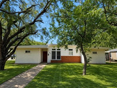 849 E North 11th St