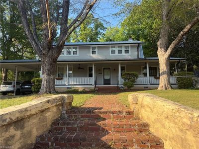 1102 Courtland Ave