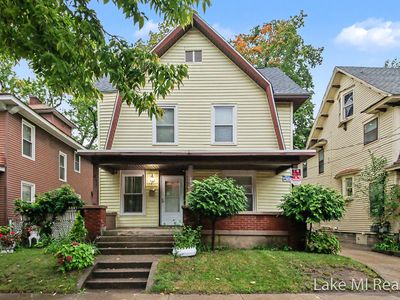851 Kalamazoo Ave SE
