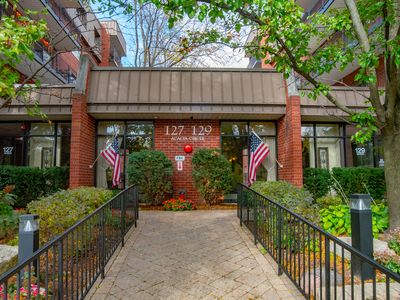 Property at 127 Acacia Cir APT 507, Indian Head Park, IL