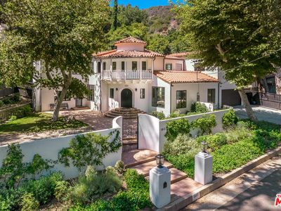 1807 Benedict Canyon Dr