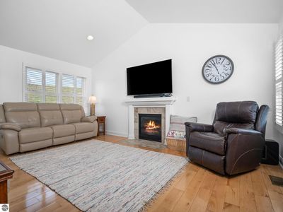 7031 Applewood Dr