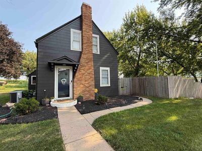 102 E Frey Ave