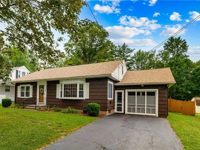 8 Parkway Pl