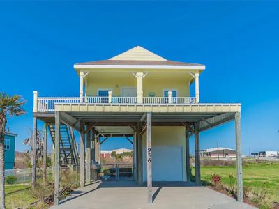 Property at 956 S Monkhouse Dr, Crystal Beach, TX