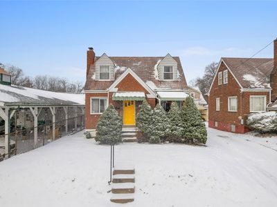 105 Delafield Rd