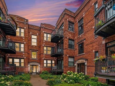 Property at 1331 W North Shore Ave APT 2S, Chicago, IL