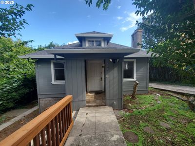 122 S 8th St