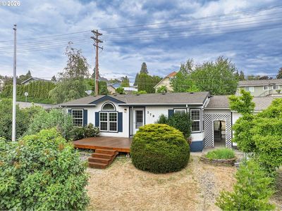 279 NE Snohomish Ave