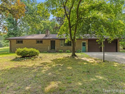 7676 Courtland Dr NE