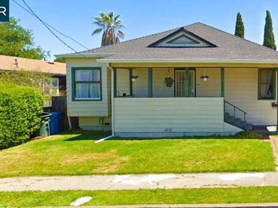 220 Perkins Ave
