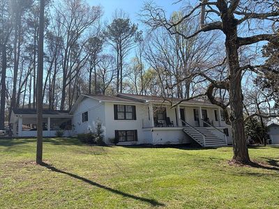 143 Three Oaks Dr SE