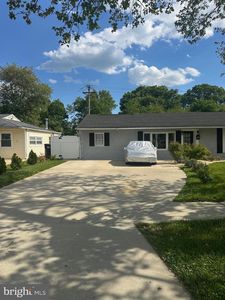 35 Chaucer Dr