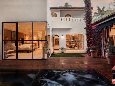 918 N La Jolla Ave
