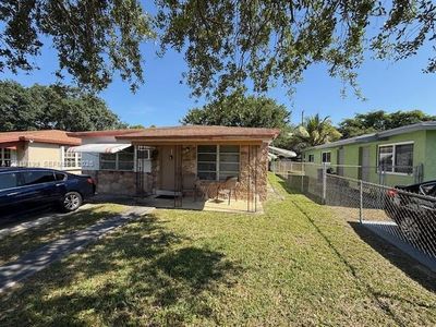 628 NW 3rd Ct