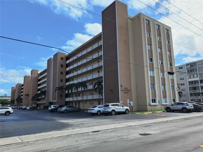 500 NE 12th Ave APT 102