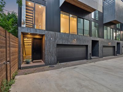 4828 Caxton Ct
