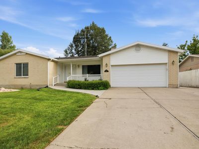 1570 E 1425 N