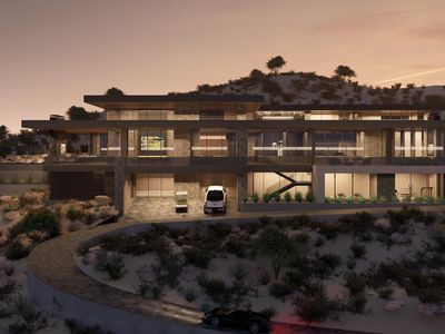 6041 E Foothill Dr N