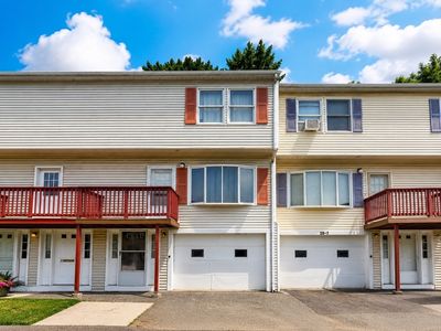 Property at 20 Six Rice Ln, Worcester, MA