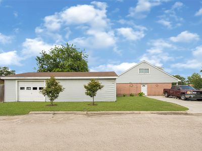 17214 Woodburn Dr