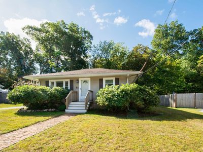 23 Courier St