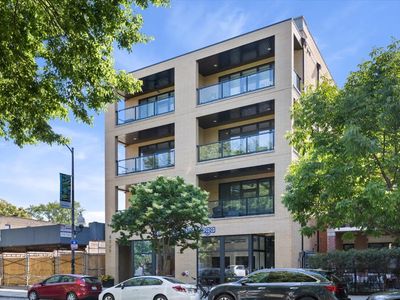 4939 N Damen Ave #301