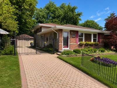 Property at 2176 N Westmoreland Dr, Palatine, IL