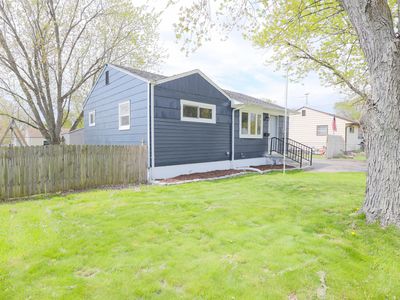 1733 Ballentine St