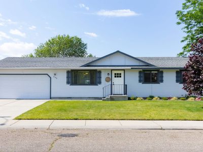 393 W Willowbrook Dr