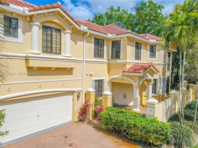 1611 Passion Vine Cir #12-2