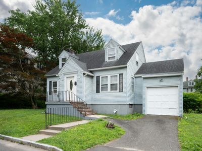 237 Ledgeside Avenue