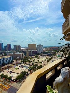 2016 Main St APT 1807