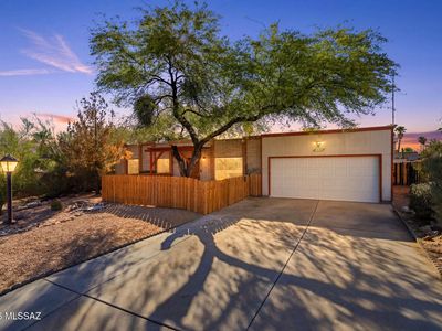 9221 N Macaw Pl