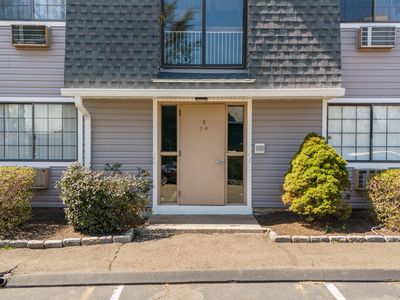 187 Flax Hill Rd APT D1