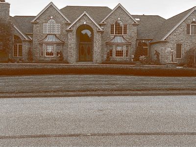 6002 Great Oak Dr