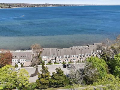 49 Canoe Place Rd APT 416