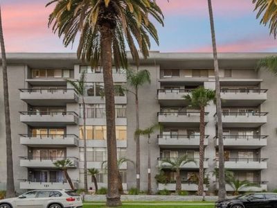 121 S Palm Dr APT 403