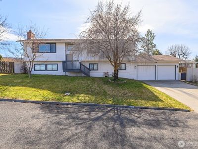 Property at 32 Diamond Street, Electric City, WA