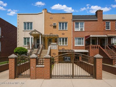 250 Bay 14th St