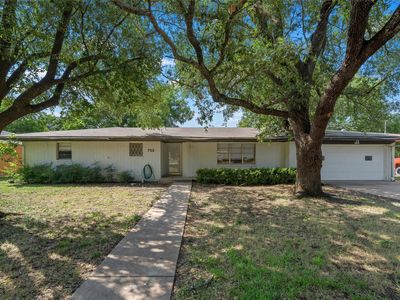 Property at 733 W 5th St, Mc Gregor, TX